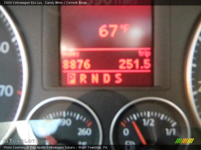 Candy White / Cornsilk Beige 2009 Volkswagen Eos Lux