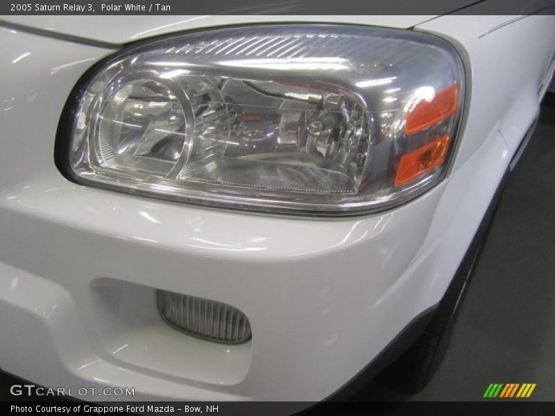 Polar White / Tan 2005 Saturn Relay 3