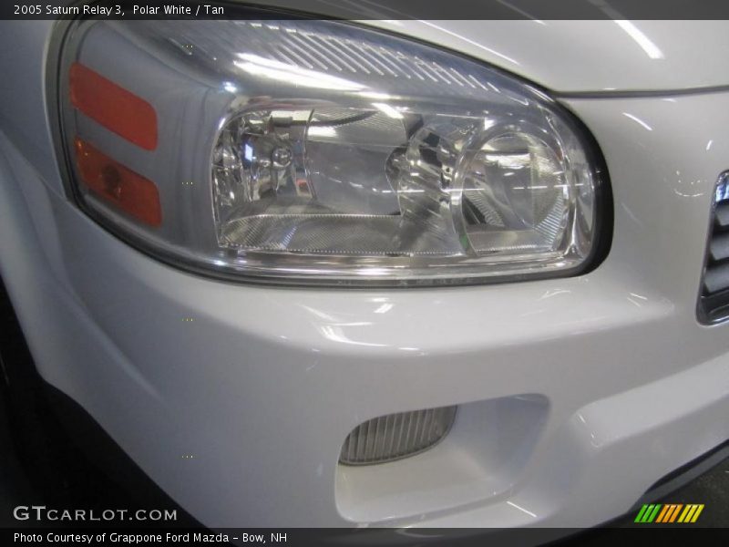 Polar White / Tan 2005 Saturn Relay 3