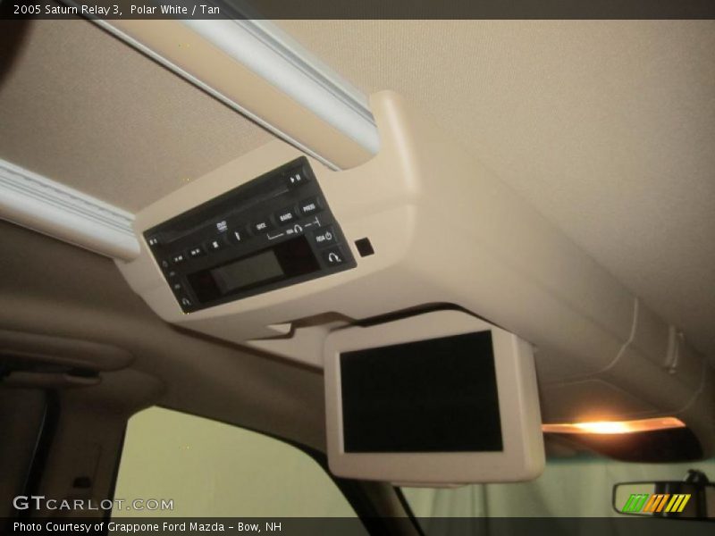 Polar White / Tan 2005 Saturn Relay 3
