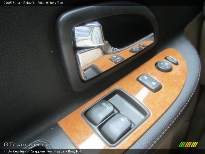 Polar White / Tan 2005 Saturn Relay 3