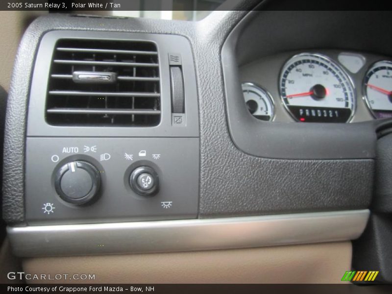 Polar White / Tan 2005 Saturn Relay 3