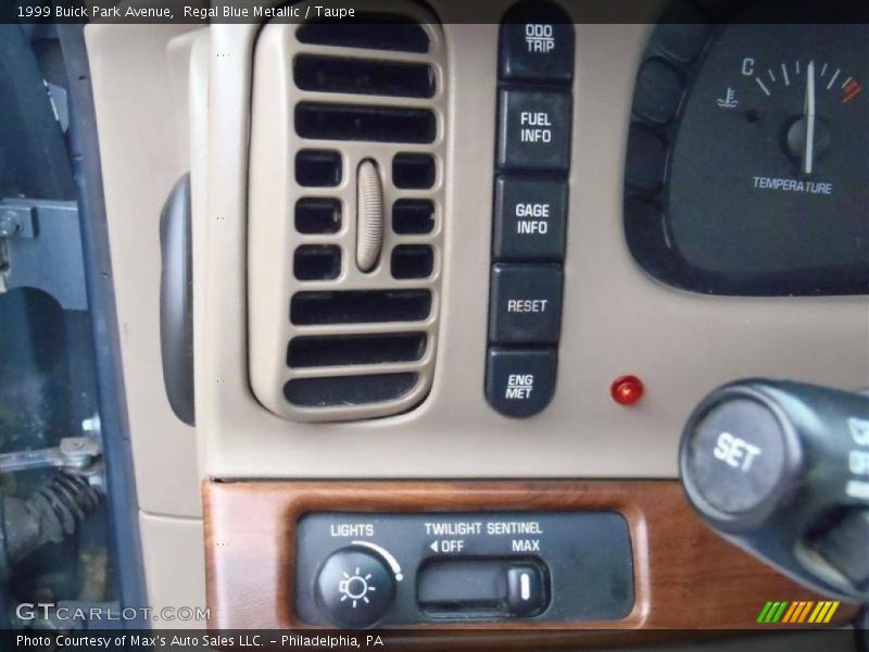 Controls of 1999 Park Avenue 