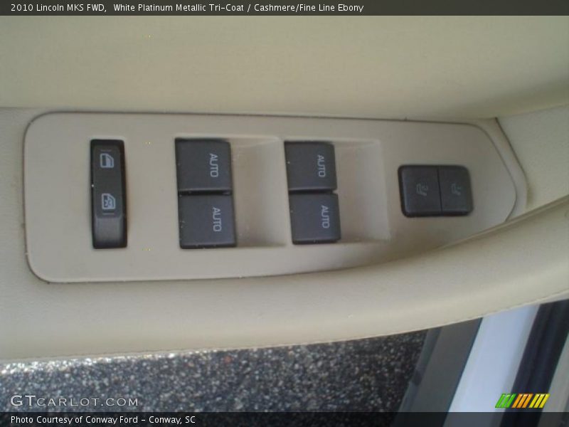 White Platinum Metallic Tri-Coat / Cashmere/Fine Line Ebony 2010 Lincoln MKS FWD