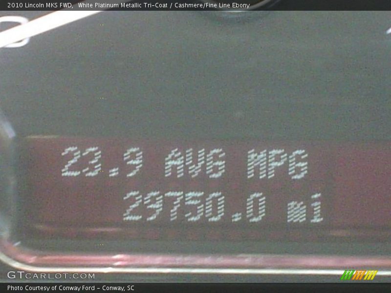 White Platinum Metallic Tri-Coat / Cashmere/Fine Line Ebony 2010 Lincoln MKS FWD