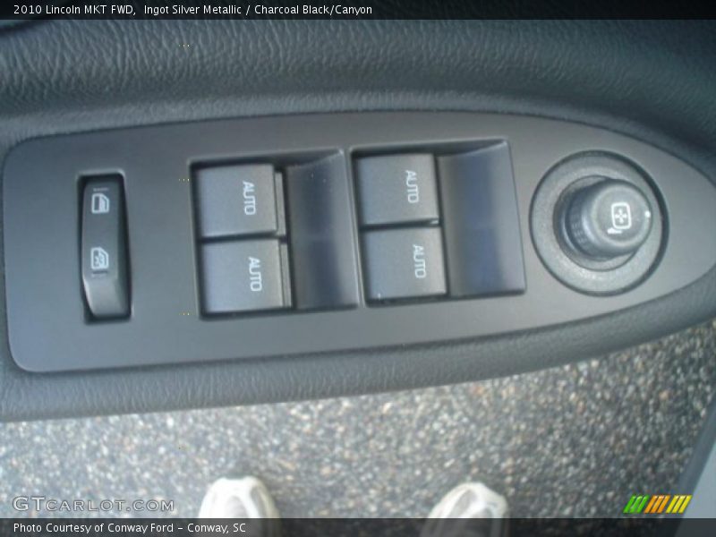 Ingot Silver Metallic / Charcoal Black/Canyon 2010 Lincoln MKT FWD