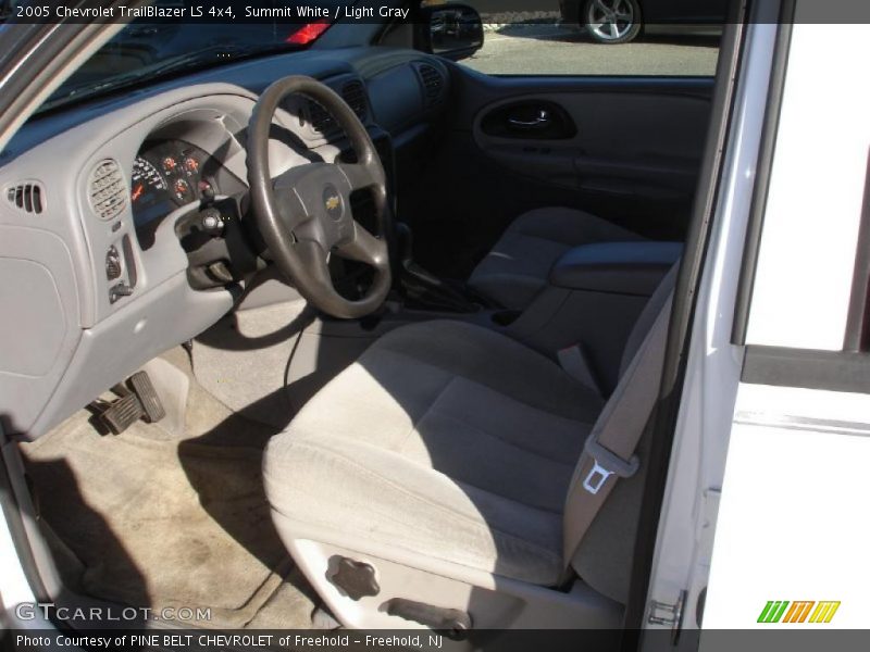 Summit White / Light Gray 2005 Chevrolet TrailBlazer LS 4x4