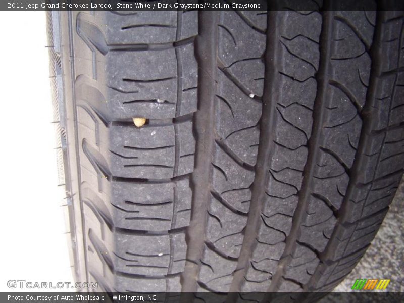 Stone White / Dark Graystone/Medium Graystone 2011 Jeep Grand Cherokee Laredo