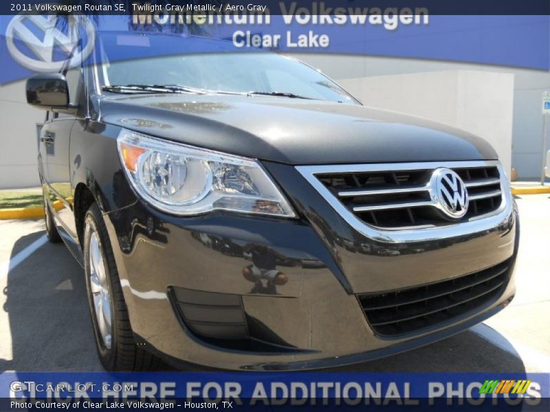 Twilight Gray Metallic / Aero Gray 2011 Volkswagen Routan SE