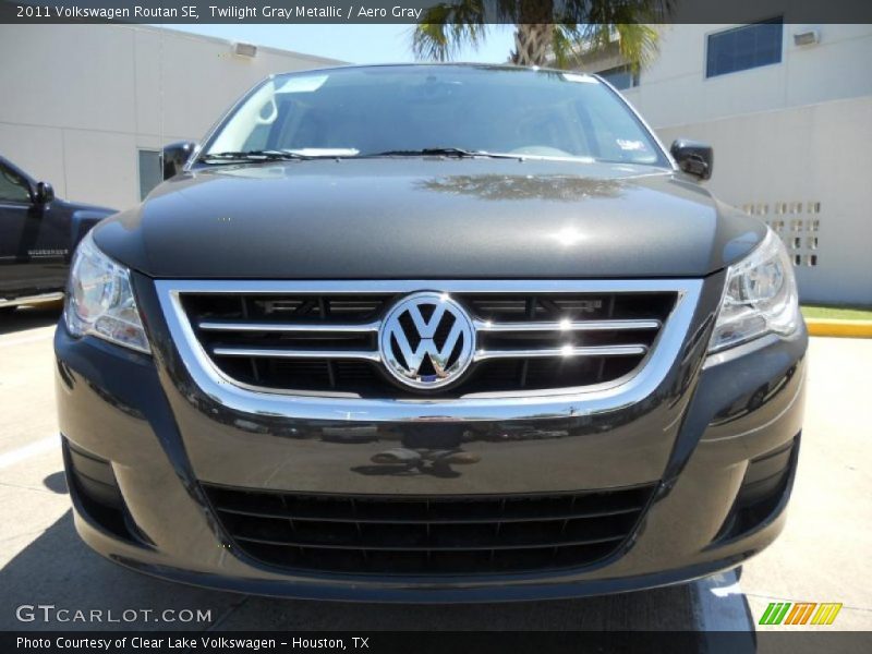 Twilight Gray Metallic / Aero Gray 2011 Volkswagen Routan SE