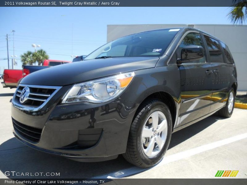 Twilight Gray Metallic / Aero Gray 2011 Volkswagen Routan SE
