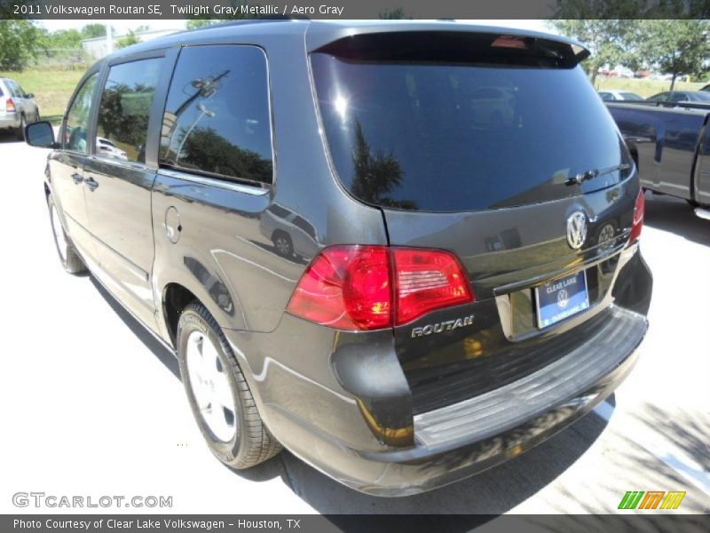 Twilight Gray Metallic / Aero Gray 2011 Volkswagen Routan SE