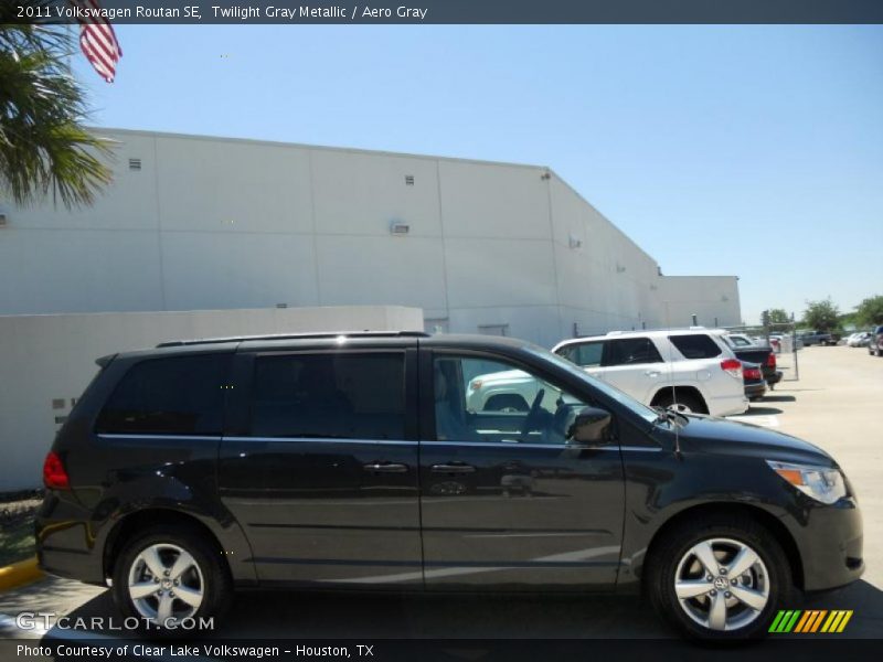 Twilight Gray Metallic / Aero Gray 2011 Volkswagen Routan SE