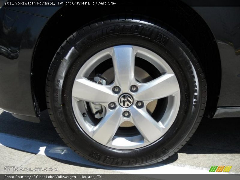Twilight Gray Metallic / Aero Gray 2011 Volkswagen Routan SE