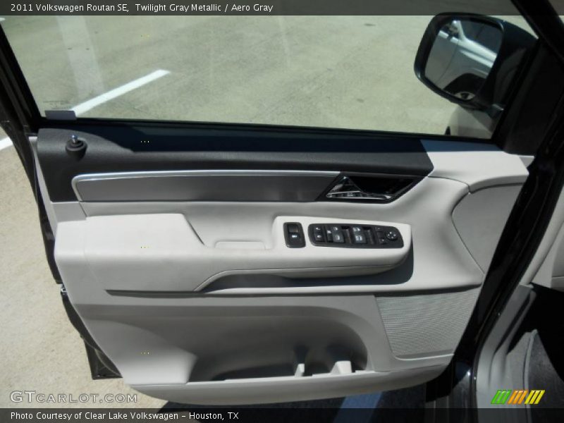 Twilight Gray Metallic / Aero Gray 2011 Volkswagen Routan SE