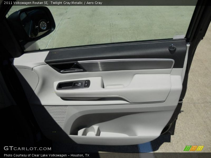 Twilight Gray Metallic / Aero Gray 2011 Volkswagen Routan SE