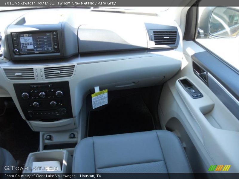 Twilight Gray Metallic / Aero Gray 2011 Volkswagen Routan SE