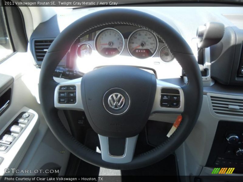 Twilight Gray Metallic / Aero Gray 2011 Volkswagen Routan SE