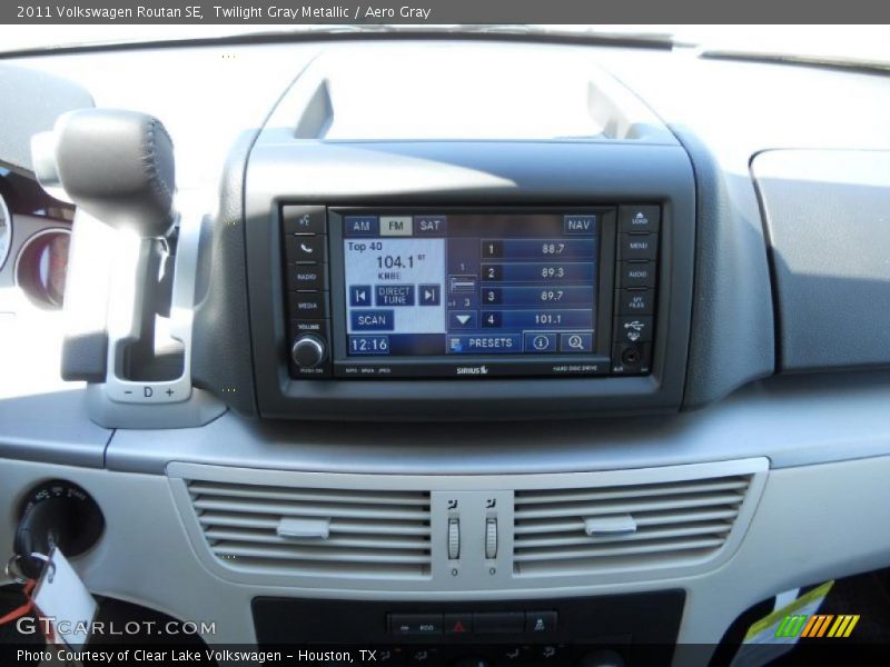 Twilight Gray Metallic / Aero Gray 2011 Volkswagen Routan SE
