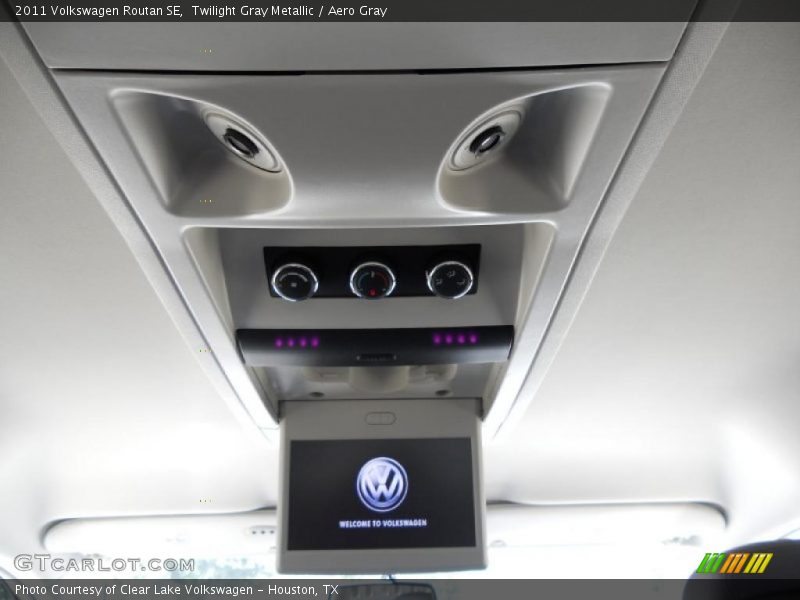 Twilight Gray Metallic / Aero Gray 2011 Volkswagen Routan SE
