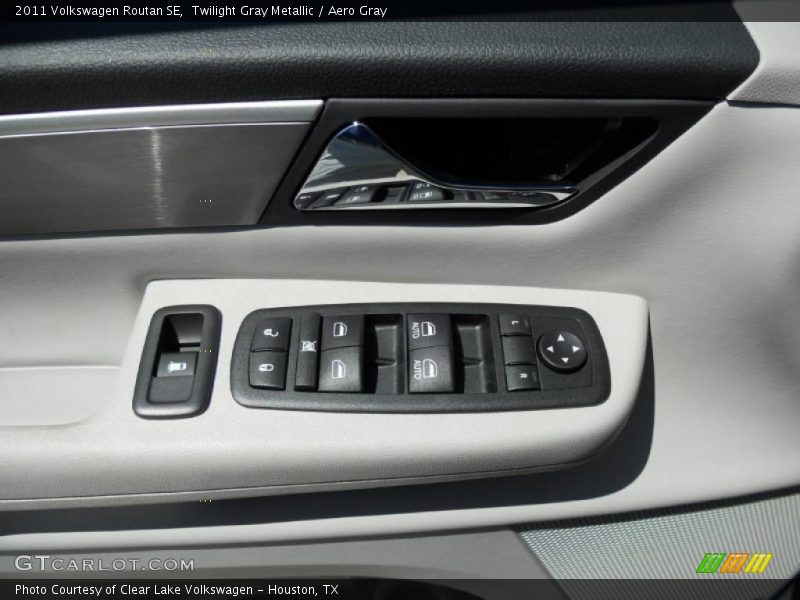 Twilight Gray Metallic / Aero Gray 2011 Volkswagen Routan SE