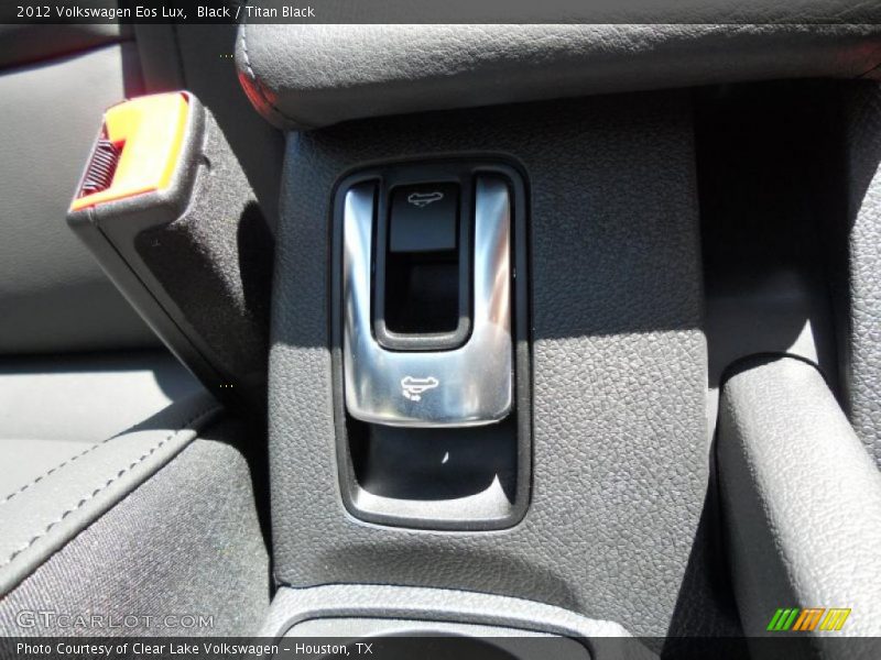 Black / Titan Black 2012 Volkswagen Eos Lux