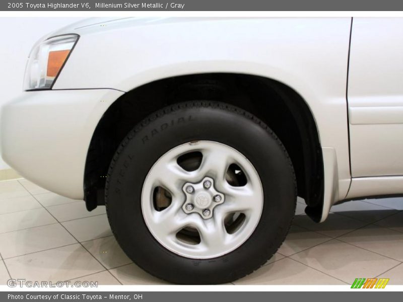 Millenium Silver Metallic / Gray 2005 Toyota Highlander V6