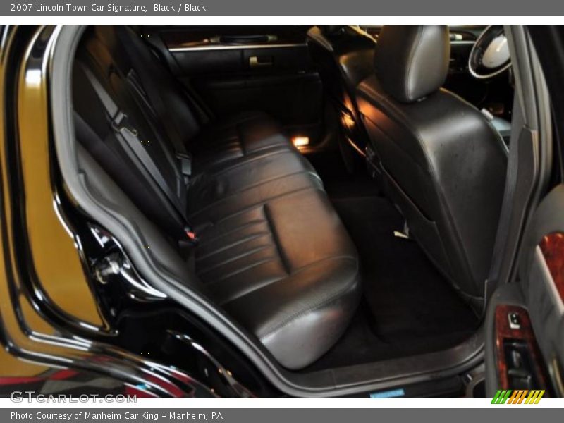 Black / Black 2007 Lincoln Town Car Signature