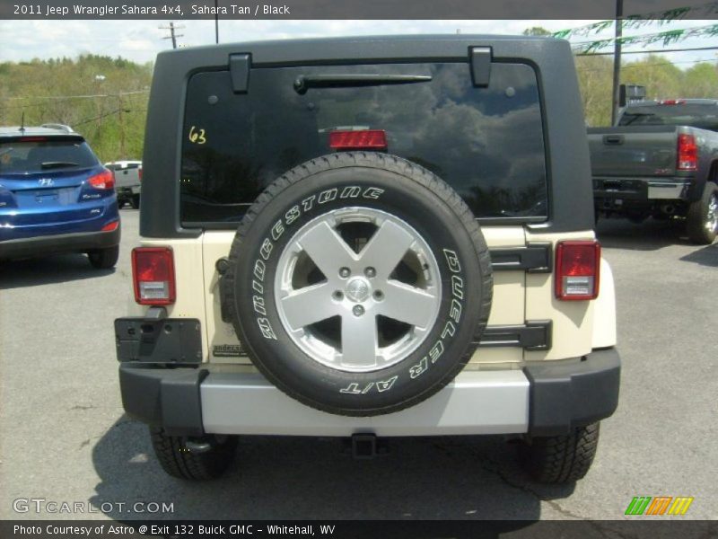 Sahara Tan / Black 2011 Jeep Wrangler Sahara 4x4