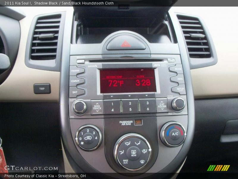 Shadow Black / Sand/Black Houndstooth Cloth 2011 Kia Soul !