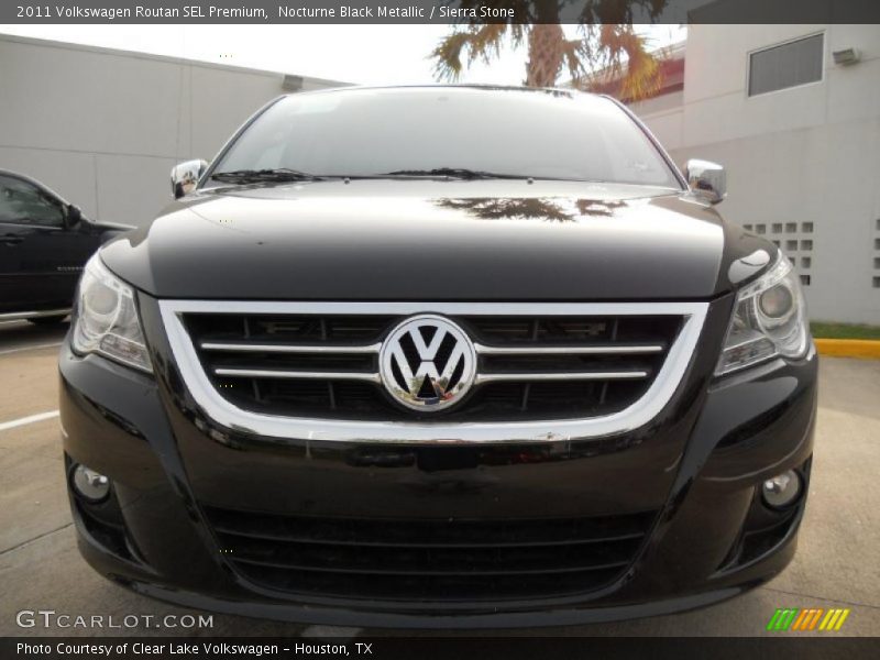 Nocturne Black Metallic / Sierra Stone 2011 Volkswagen Routan SEL Premium