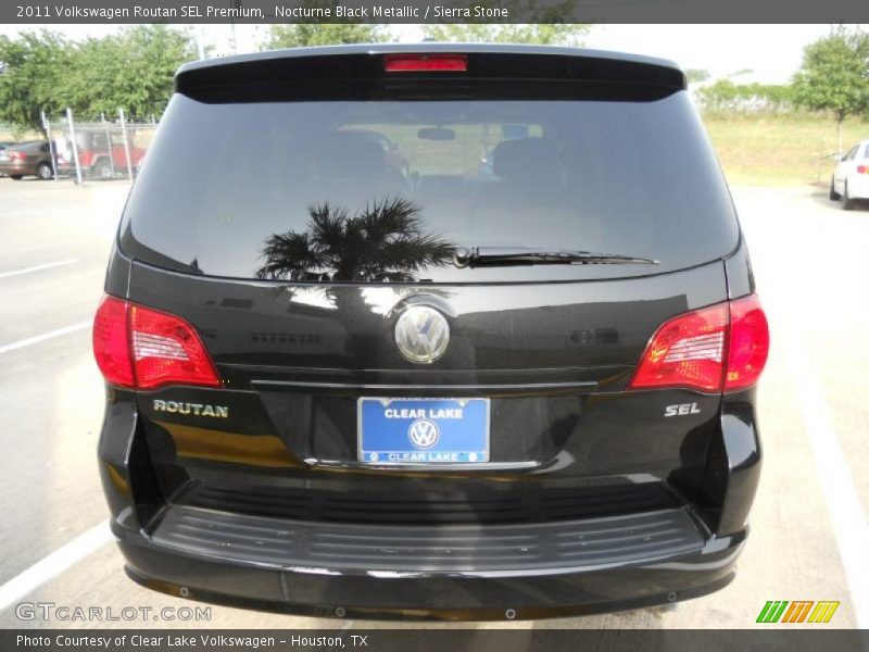 Nocturne Black Metallic / Sierra Stone 2011 Volkswagen Routan SEL Premium