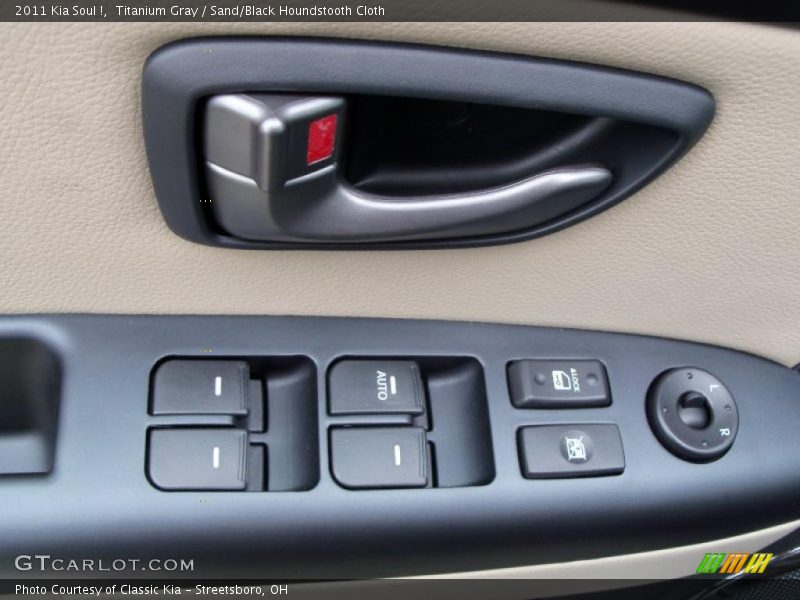 Titanium Gray / Sand/Black Houndstooth Cloth 2011 Kia Soul !