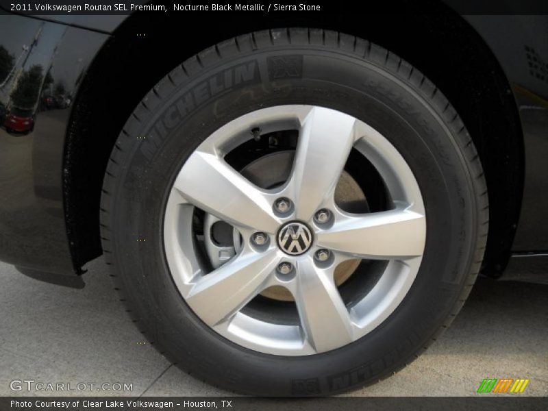 Nocturne Black Metallic / Sierra Stone 2011 Volkswagen Routan SEL Premium