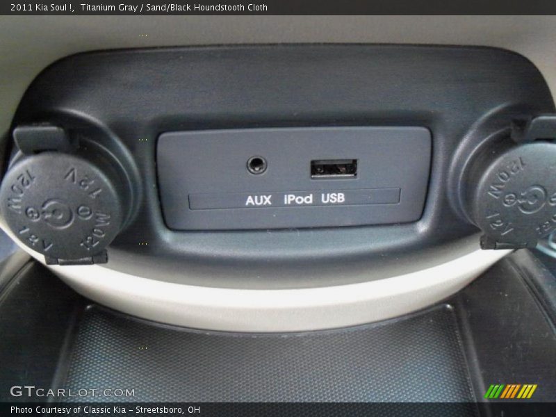 Titanium Gray / Sand/Black Houndstooth Cloth 2011 Kia Soul !