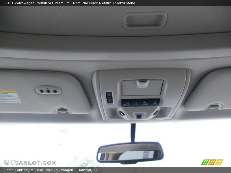 Nocturne Black Metallic / Sierra Stone 2011 Volkswagen Routan SEL Premium