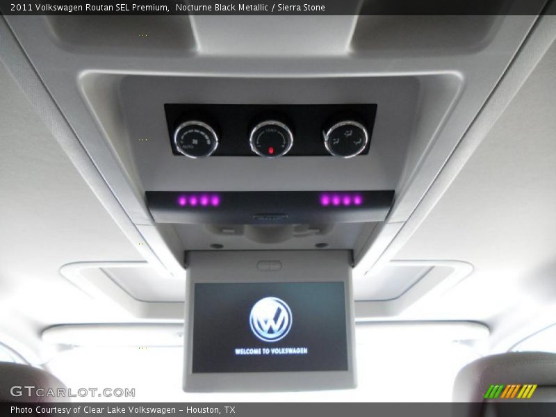 Nocturne Black Metallic / Sierra Stone 2011 Volkswagen Routan SEL Premium