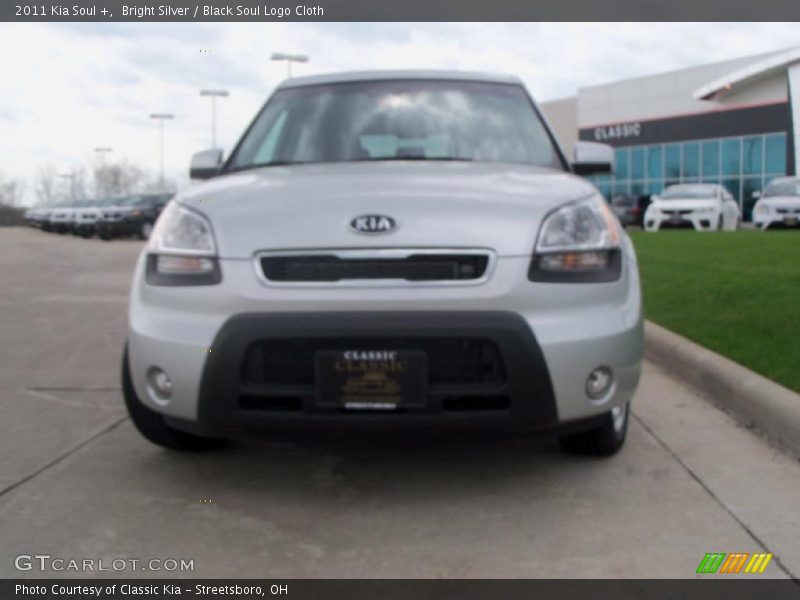 Bright Silver / Black Soul Logo Cloth 2011 Kia Soul +