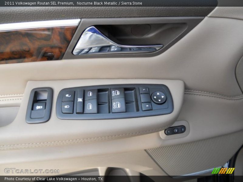Nocturne Black Metallic / Sierra Stone 2011 Volkswagen Routan SEL Premium