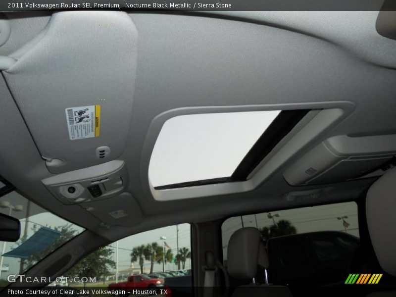 Nocturne Black Metallic / Sierra Stone 2011 Volkswagen Routan SEL Premium