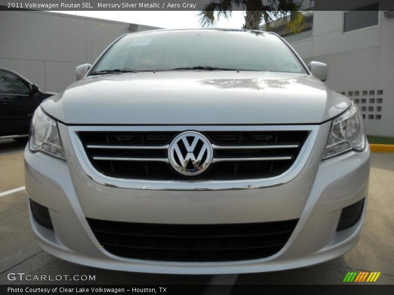 Mercury Silver Metallic / Aero Gray 2011 Volkswagen Routan SEL