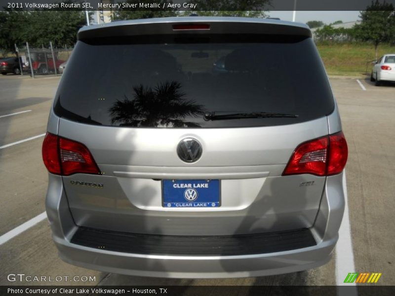 Mercury Silver Metallic / Aero Gray 2011 Volkswagen Routan SEL