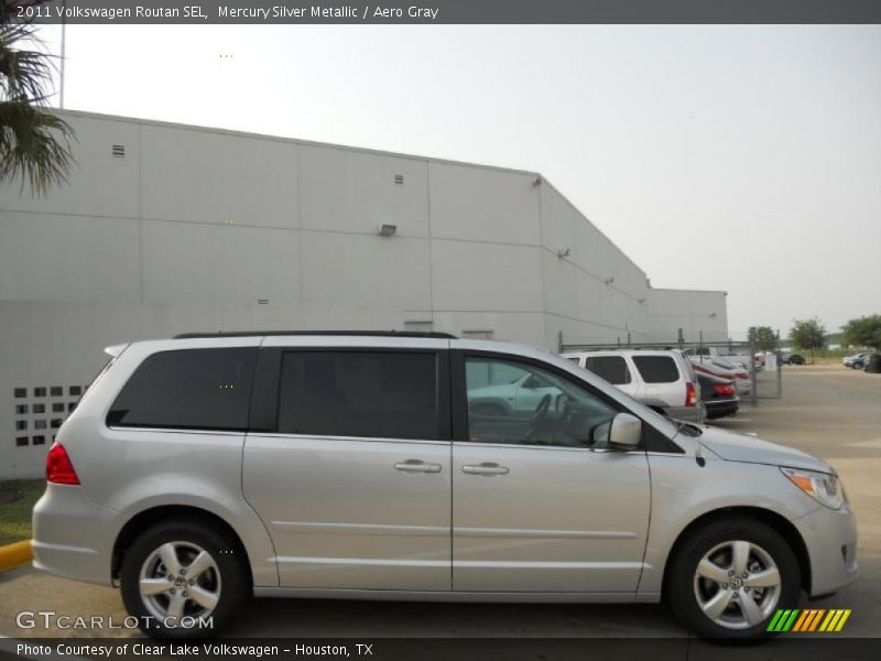 Mercury Silver Metallic / Aero Gray 2011 Volkswagen Routan SEL