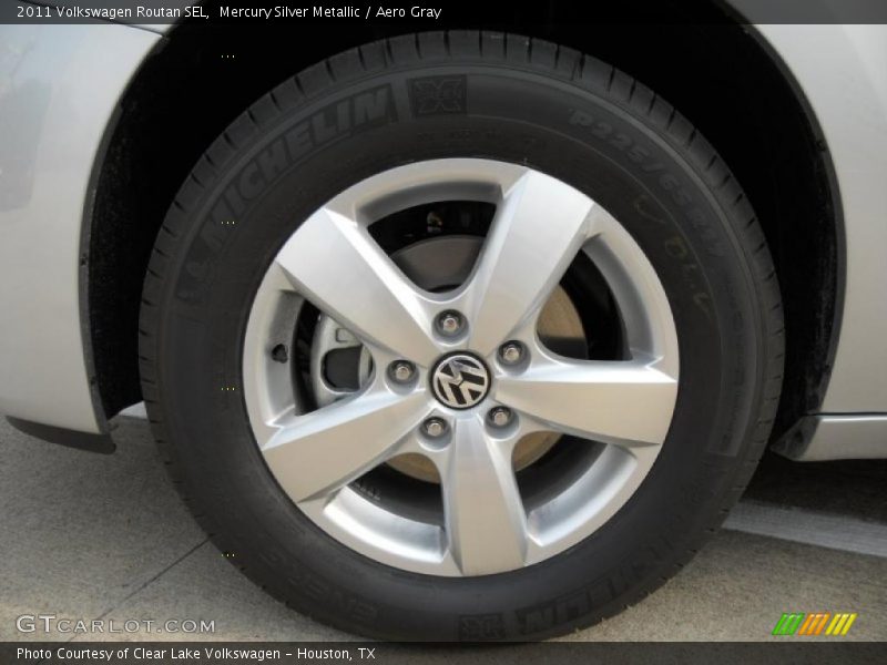  2011 Routan SEL Wheel