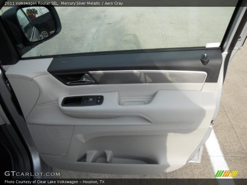 Mercury Silver Metallic / Aero Gray 2011 Volkswagen Routan SEL