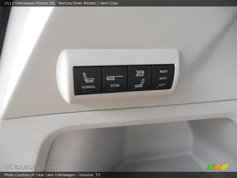 Mercury Silver Metallic / Aero Gray 2011 Volkswagen Routan SEL