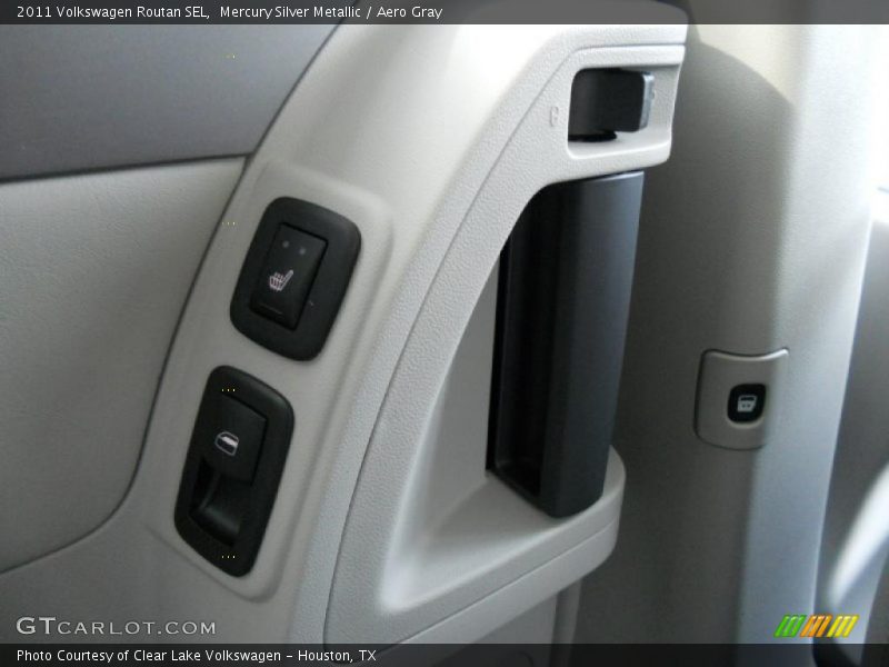 Mercury Silver Metallic / Aero Gray 2011 Volkswagen Routan SEL
