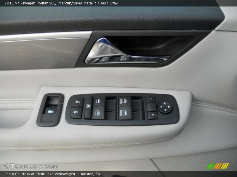Mercury Silver Metallic / Aero Gray 2011 Volkswagen Routan SEL