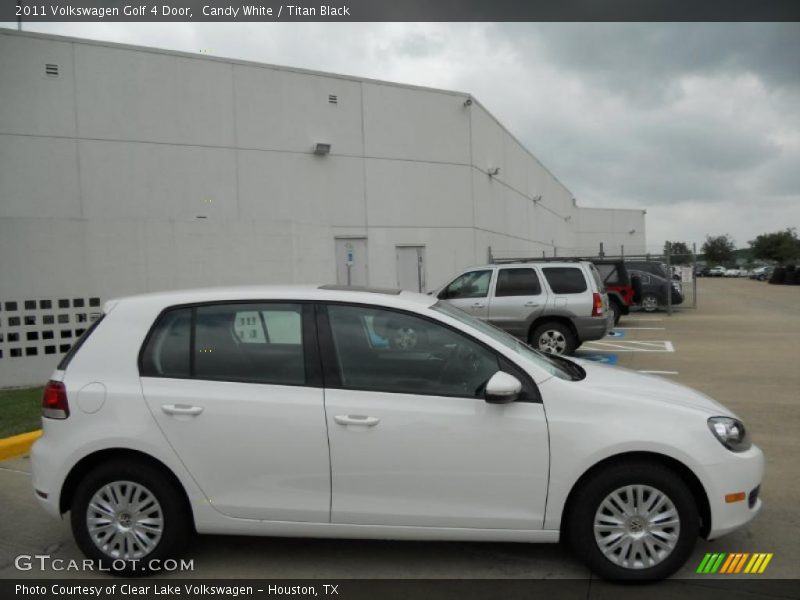 Candy White / Titan Black 2011 Volkswagen Golf 4 Door