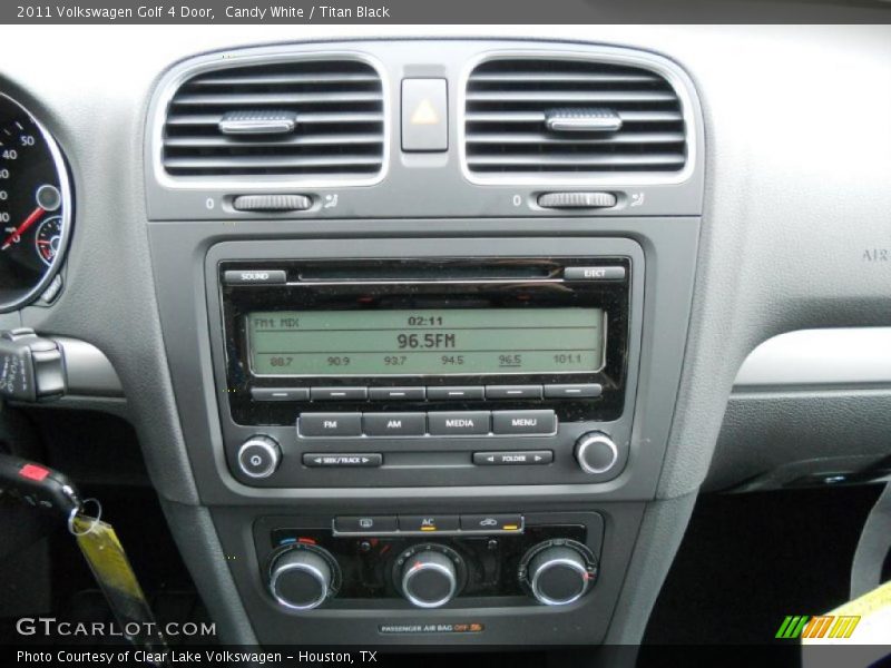 Candy White / Titan Black 2011 Volkswagen Golf 4 Door